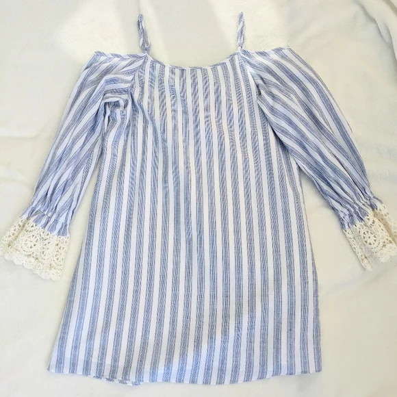 VAVA by JOY HAN Cuff Sleeve Dress - Picture 4 of 4